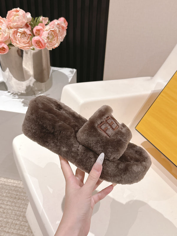 Fendi F013 2025ss Fluffy Slippers Brown Lambswool 467196