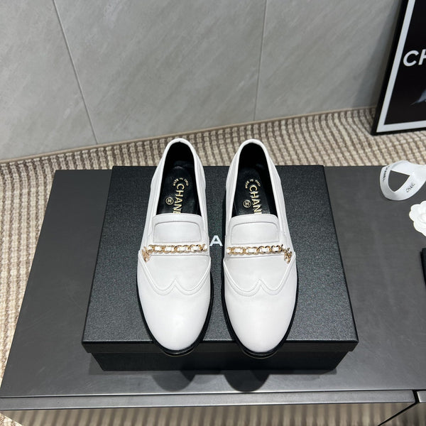 CC 25S Round Toe Chain Loafers in White Cowhide 442532