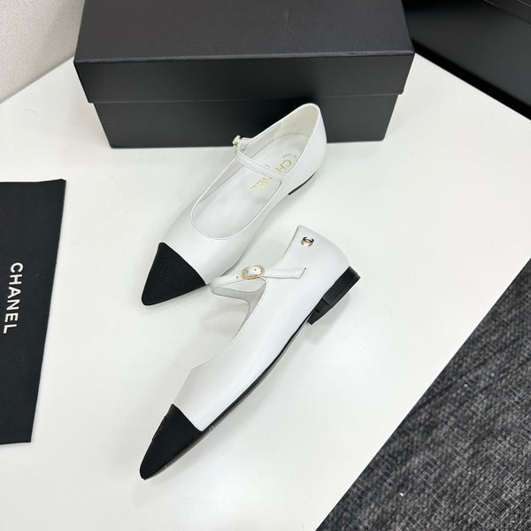 CC 25SS Pointed-Toe Mary Janes White Cowhide 490138