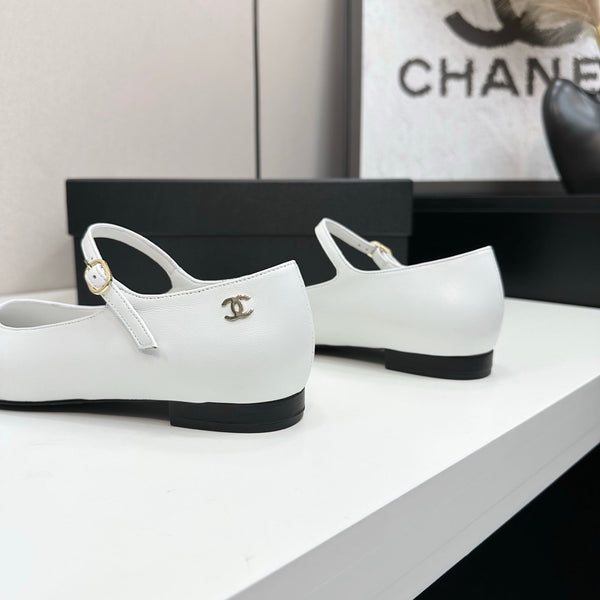 CC 25SS Pointed-Toe Mary Janes White Cowhide 490138