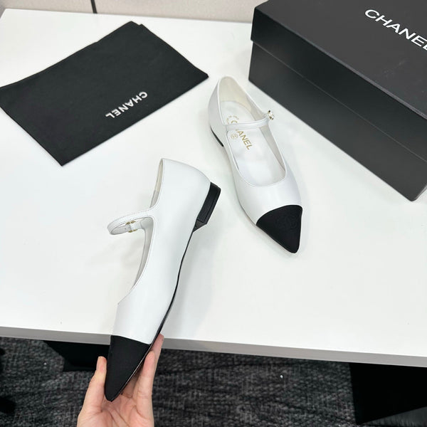 CC 25SS Pointed-Toe Mary Janes White Cowhide 490138