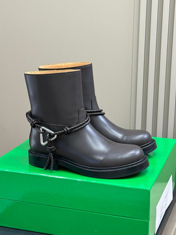 BV 25FW Ankle Boots With Coaxial Detailing And Signature Metal Triangle in Fondant Calfskin