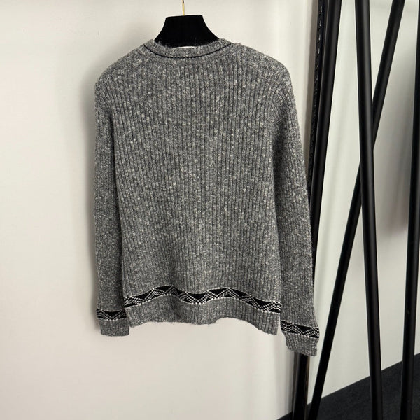 CC Single-breasted V-neck Long-sleeved Knitted Cardigan