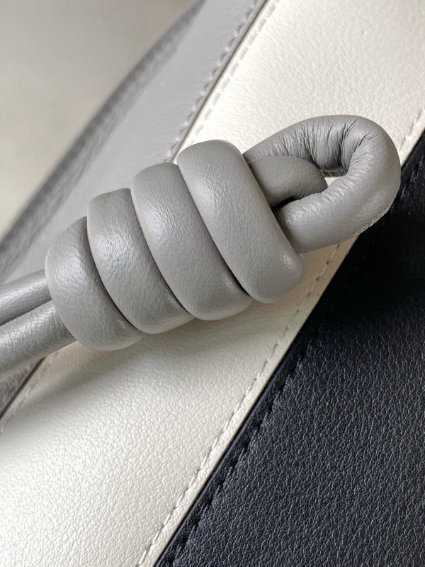 Loewe Flamenco Clutch Medium 30 Light Grey Nappa Lambskin