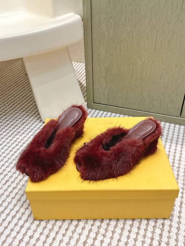 Fendi Fur Slip-On Burgundy Rabbit Fur 568915