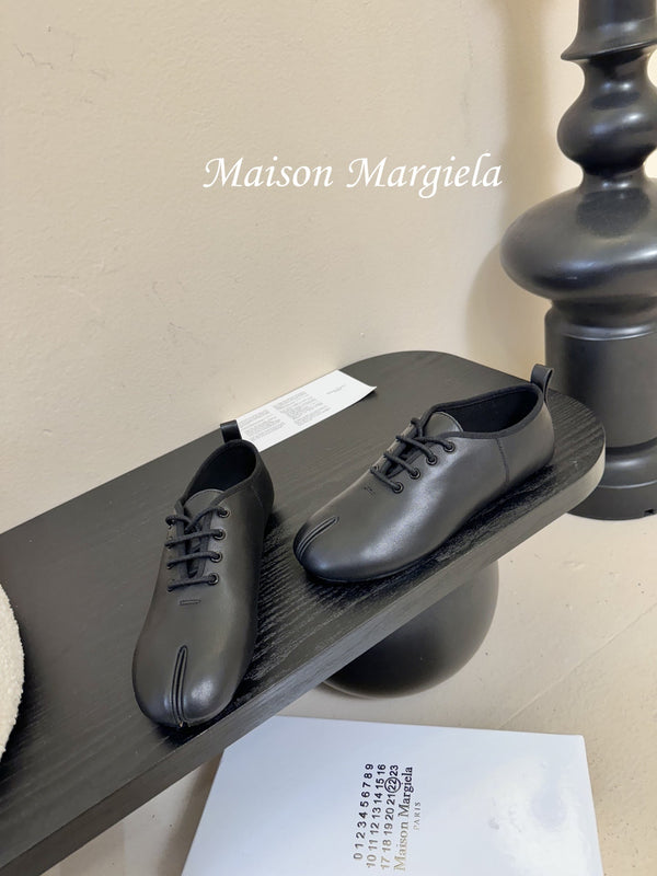 Maison Margiela Split-Toe Black Mary Jane Flat in Sheepskin 580461