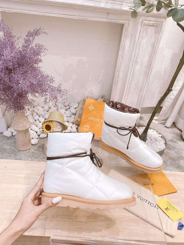 PILLOW COMFORT ANKLE BOOTS IN WHITE NYLON