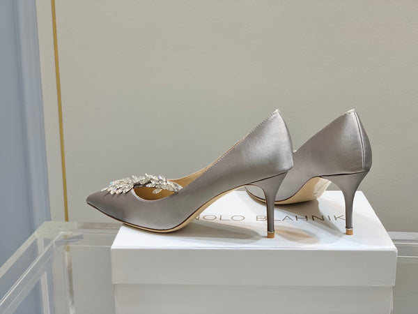 Manolo Wheat Ear Rhinestone High Heels Pumps Grey Silk Fabric 327447