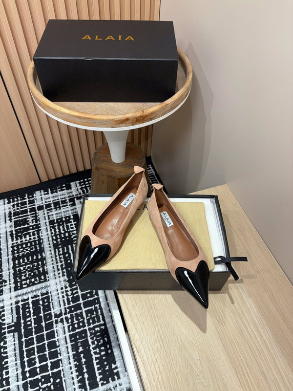 Alaila Ballerina Flats Coeur In Beige Suede 933071