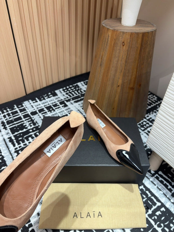 Alaila Ballerina Flats Coeur In Beige Suede 933071