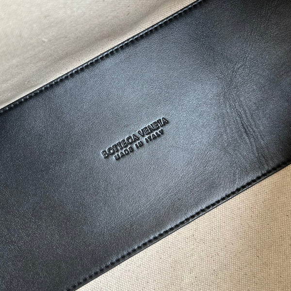 BV Loop Weekender 38cm Black Calfskin