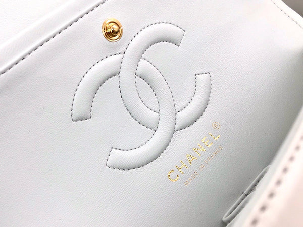 CLASSIC FLAP 25 WHITE LAMBSKIN LIGHT GOLD HARDWARE