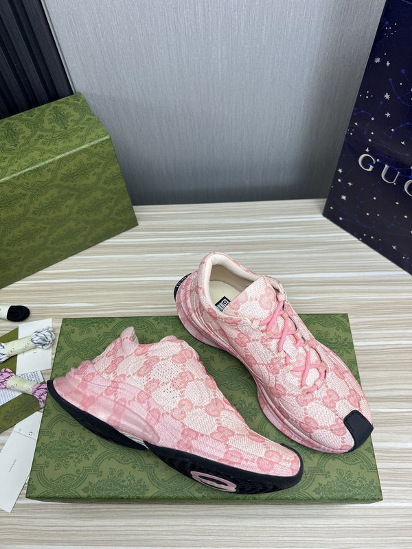 GG RUN PINK LEATHER SNEAKERS