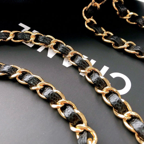 CC CLASSIC FLAP 25CM BLACK CAVIAR GOLD HARDWARE