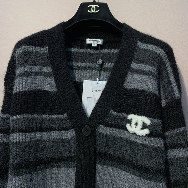 Chanel 25 Knitted V-Neck Button-Up Cardigan Wool 320070