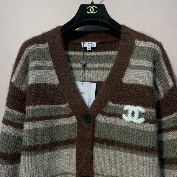 Chanel 25 Knitted V-Neck Button-Up Cardigan Wool 320070