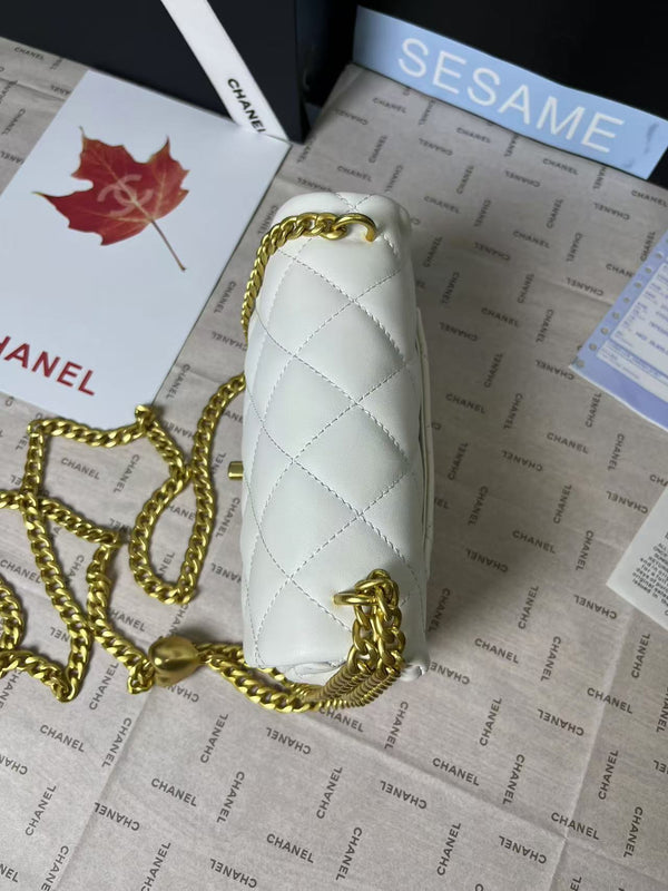 25C Mini Flap 19cm White Lambskin Gold Heart Hardware