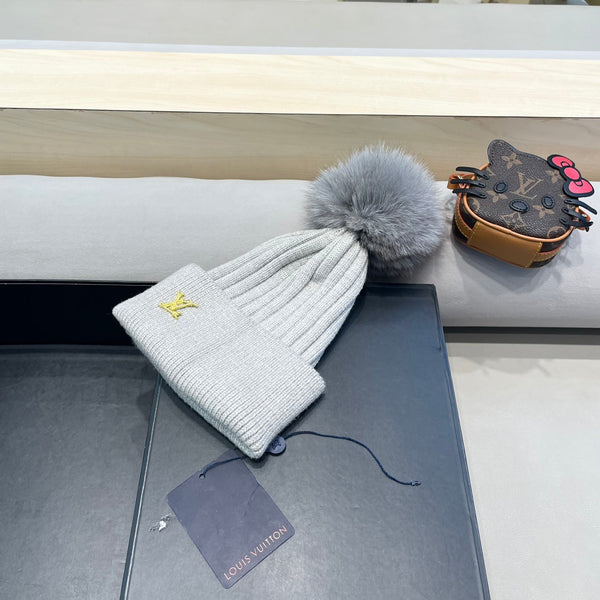KNITTED BEANIE HAT IN LIGHT GRAY WOOL AND FOX FUR 409791
