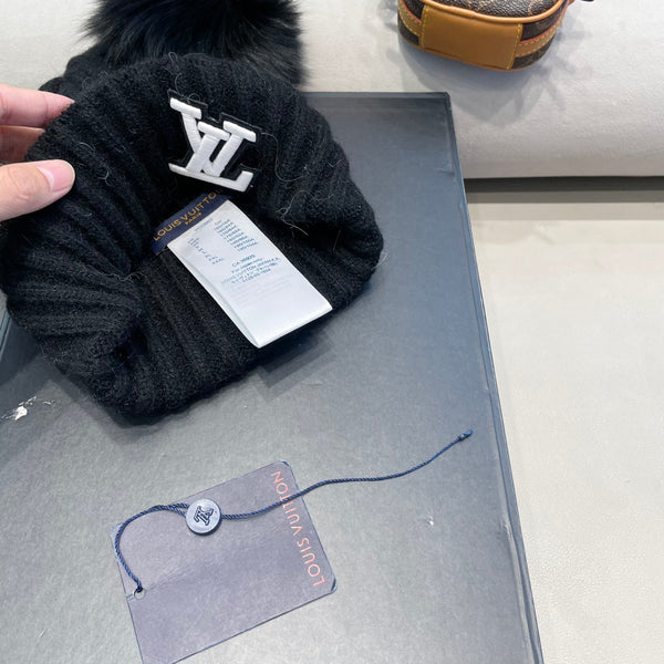 KNITTED BEANIE HAT IN BLACK WOOL 413369