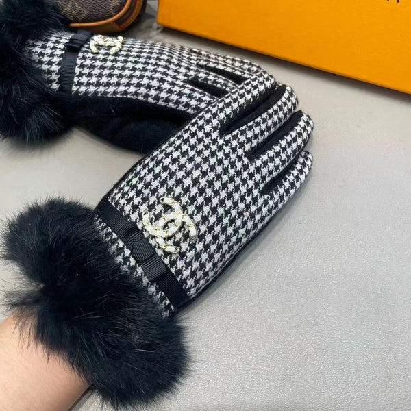 GLOVES IN BLACK MIX WHITE WOOL AND RABBIT FUR 417182