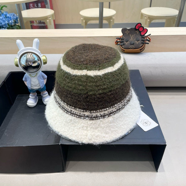 BUCKET HAT IN COLORFUL FLEECE 421131