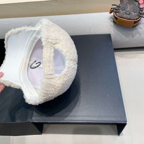 BASEBALL CAP IN WHITE WOOL 421243