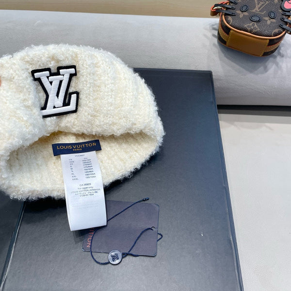 KNITTED BEANIE HAT IN WHITE WOOL 421265