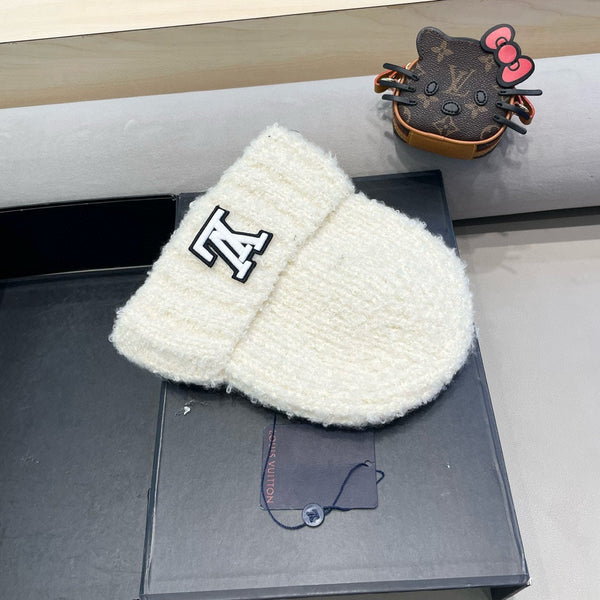 KNITTED BEANIE HAT IN WHITE WOOL 421265