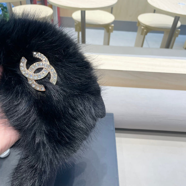 TRAPPER HAT IN BLACK SUEDE AND LAMB FUR 429972