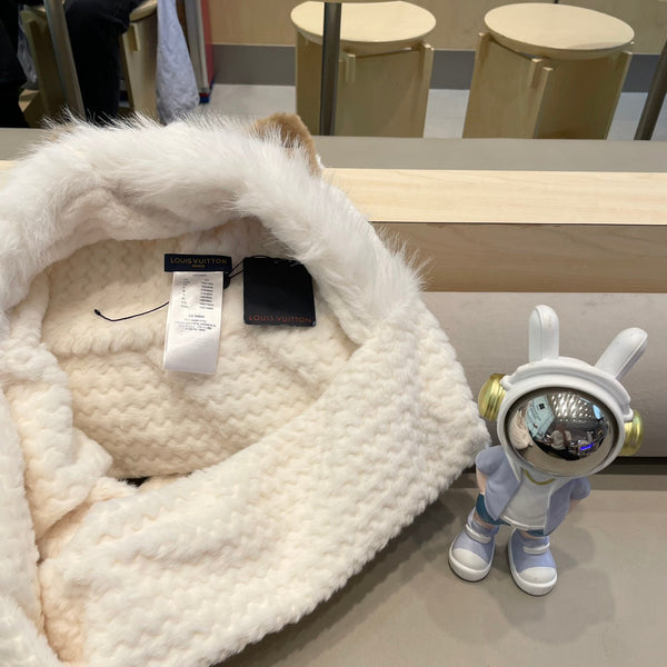 BEANIE HAT IN WHITE WOOL AND LAMB FUR 435076