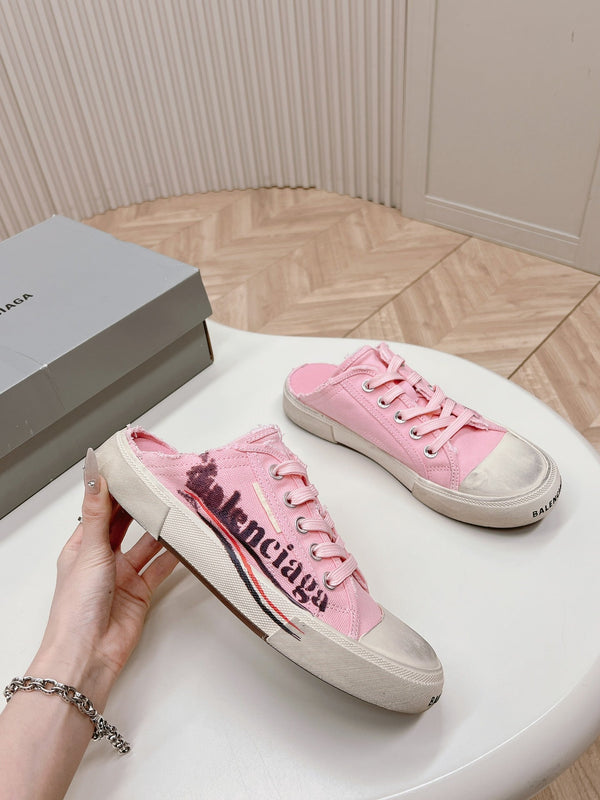 SNEAKER MULES IN PINK CANVAS GRAFFITI LOGO