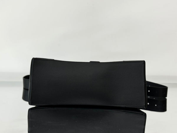 DOWNTOWN M CROSSBODY BAG 32 IN BLACK SOFT LAMBSKIN