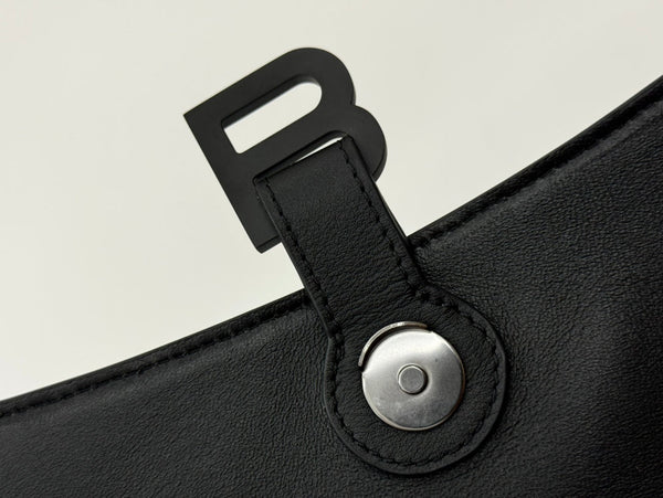DOWNTOWN M CROSSBODY BAG 32 IN BLACK SOFT LAMBSKIN