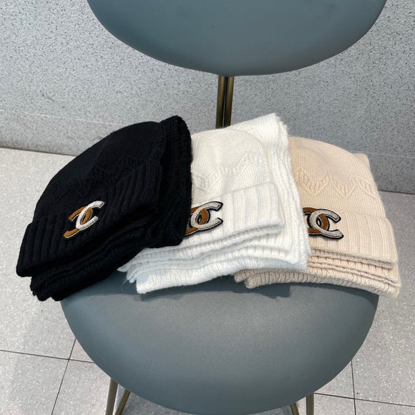 SET HAT AND SCARF IN CREAM TAN WOOL 420822