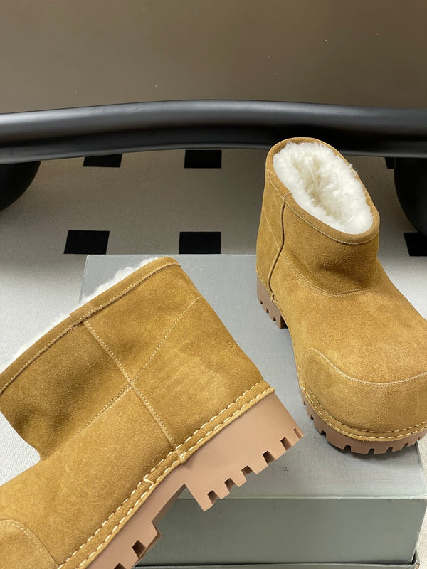 Balenciaga Snow Boots Beige Suede 535037