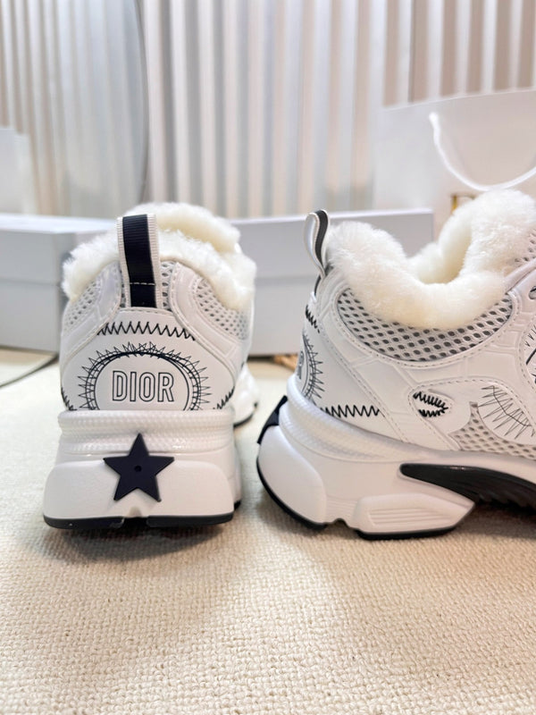 CD Chrono Sneaker In White Mesh Fabric With Fleece Lining 992618