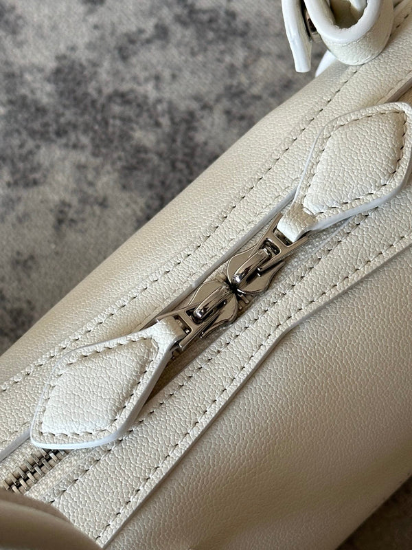 LE TECKEL SMALL BAG 27 IN WHITE GOATSKIN