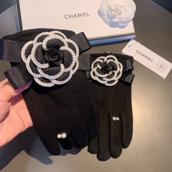 GLOVES IN BLACK WOOL WITH FLOWER 456325