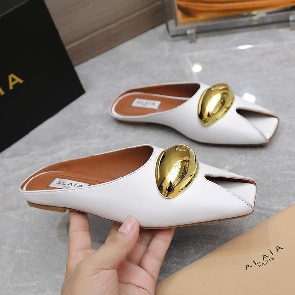 ALAIA FLAT MULE IN WHITE LAMBSKIN WITH GOLD HARDWARE