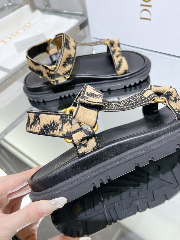 CD D-Wave Sandal In Drak Beige Black Cowhide 100765
