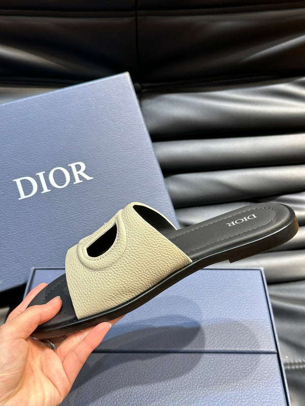 CD D-CLUB SLIDE SLIPPER LIGHT IVORY GRAINED CALFSKIN