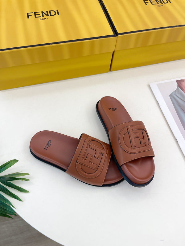 FENDI LOGO SLIDES IN SYRUP BROWN CALFSKIN