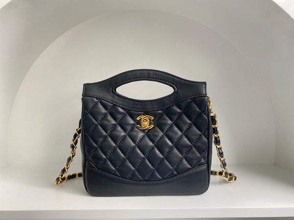 cc 22 hobo 35cm black quilted calfskin gold hardware